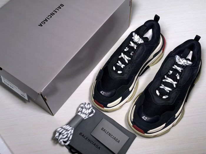 BLCG TRIPLE S TRAINER ‘BLACK RED’ 2018 533882 W09O1 1000