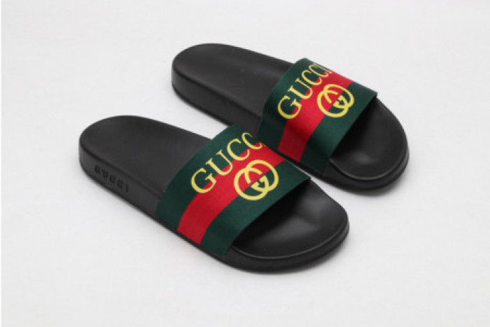 G*u*i slippers