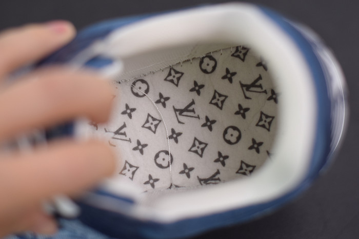 B00B7 Loui Vuitto FRONTROW SNEAKER LOW