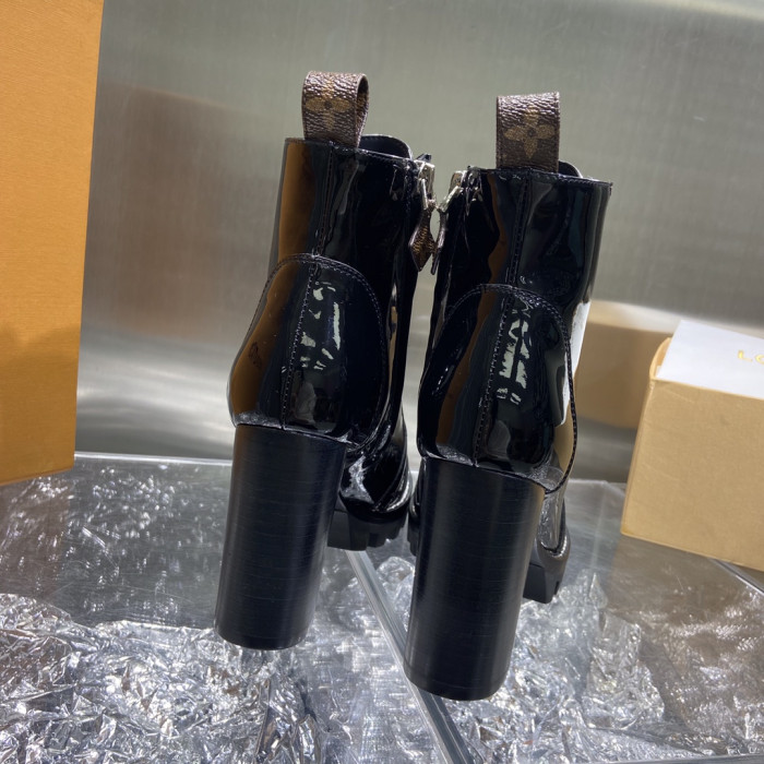 LOUS VUITO BROWN STAR TRAIL ANKLE BOOTS